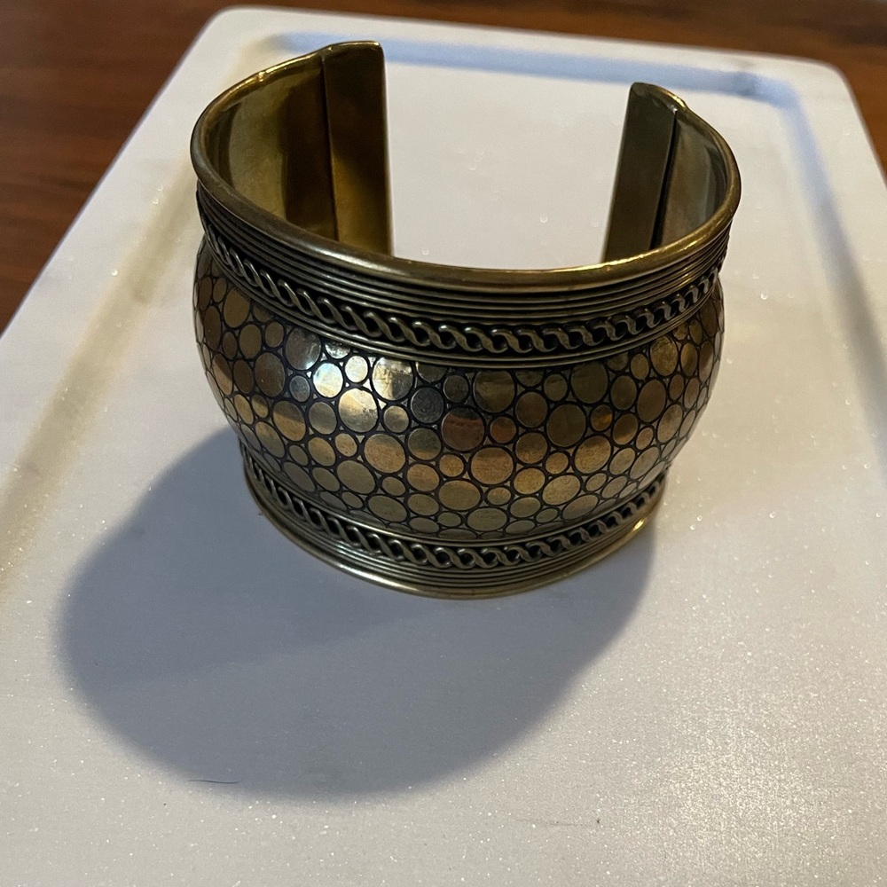 Women’s cuff bracelet
